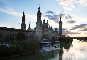 Obraz premium Cathedral of Our Lady of the Pillar and Ebro in Zaragoza