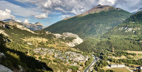 Fototapeta na wymiar Panorama sur Avrieux - Savoie