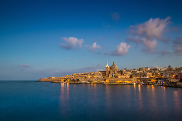 Fototapeta na wymiar Valletta, Malta - Blue hour at the famous St.Paul's Cathedral and the city of Valletta
