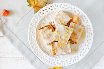 Apple cake with hint of lemon