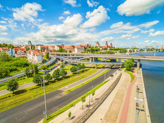 Szczecin - bulwar Piastowski i widok na most Łabudy i Wały Chrobrego.