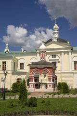 Fototapeta na wymiar Николо-Пешношский монастырь, святой источник, Сретенская церковь.