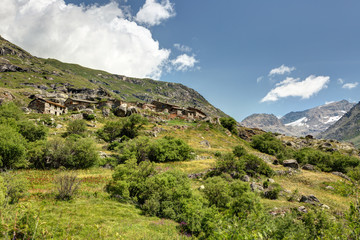 Fototapeta na wymiar Vue du village de l Ecot - Savoie