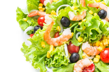 Fresca Insalata di mazzancolle, lattuga, mais, cipolle e olive