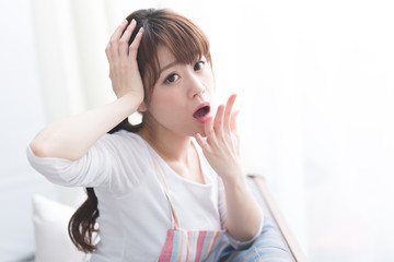 Naklejka premium エプロン姿の女性