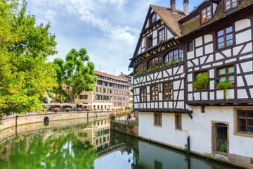 Fototapeta na wymiar Traditional colorful houses in La Petite France, Strasbourg, Alsace, France