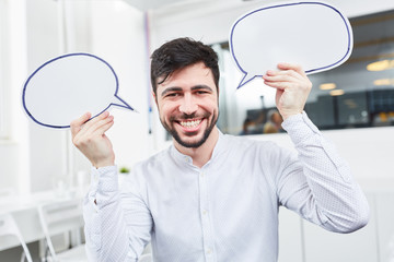 Gründer mit Brainstorming Sprechblasen