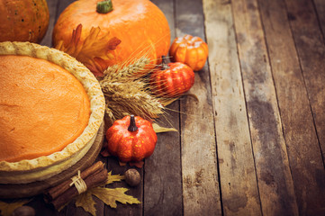 Autumn food - pumpkin pie 