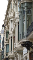 Fototapeta premium Jugendstil Art Nouveau Modernisme Haus im Viertel L'Eixample Eixample in Barcelona Katalonien Spanien