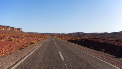 Fototapeta na wymiar An empty road in the desert