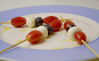 Skewer cherry tomatoes, black olives and mozzarella
