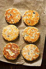 Welsh cake with currants and sugar 