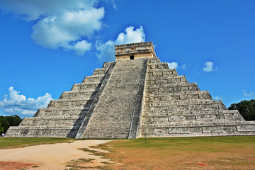 Fototapeta na wymiar El Castillo - Chichen Itza is one of the most visited archaeological sites in Mexico