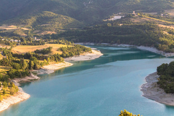 Naklejka premium Lake landscape in Fiastra, Italy