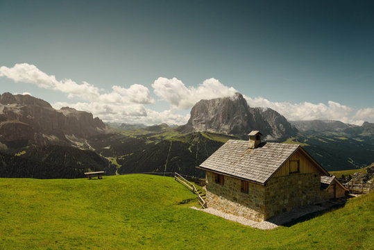 Stevie H&uuml;tte und Langkofel im Hintergrund, Italien