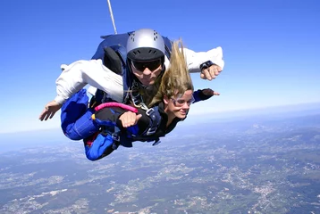 Crédence de cuisine en verre imprimé Sports aériens Skydiving tandem having fun