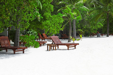 Obraz premium View of tropical beach with sun loungers on summer day