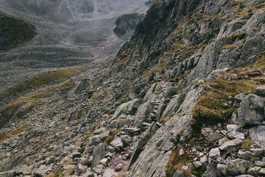 Ger&ouml;llfeld auf dem Stubaier H&ouml;henweg, &Ouml;sterreich