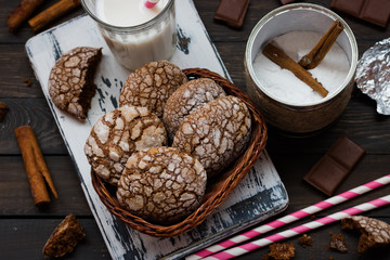 Biscuits with cracks
