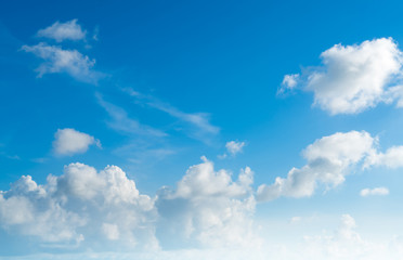 Obraz premium Blue sky and white clouds