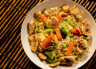 chicken with stir fry vegetables over ramen noodles
