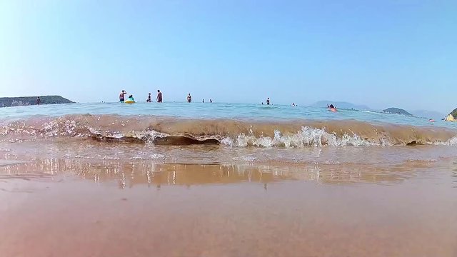 Fale na plaży - Zakintos, Grecja