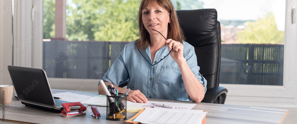 Wall mural portrait of mature businesswoman