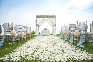 Romantic wedding on the rooftop of the hotel lawn. - 165657621