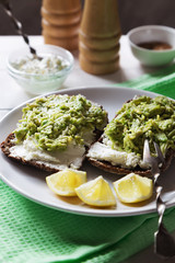 Avocado sandwich with cottage cheese and lemon slices