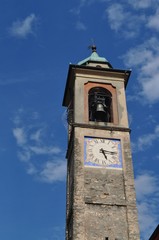 Kirchturm mit Kirchenglocke der Kirche von Orselina bei Locarno im Tessin - Schweiz