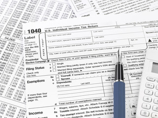1040 tax form and pen