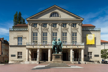 Fototapeta na wymiar Goethe Schiller Monumen in front of the court theater