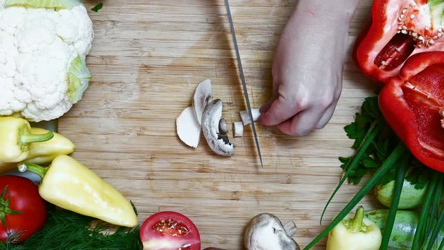 Cook cuts mushrooms, it is possible to insert text