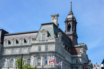 Obraz premium An old historical building with the large windows in the old port of Montreal, Canada