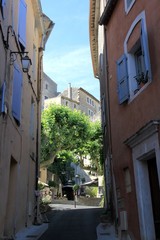 Fototapeta na wymiar le village de Bonnieux en Provence dans le Vaucluse