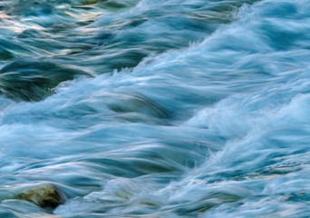 Obrazy na Szkle  Woda w rzece płynąca abstrakcyjna