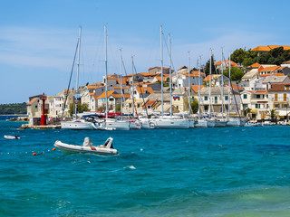 Kroatien, Adriaküste, Dalmatien, Region Split, Primošten, Šibensko-Kninska,  Blick auf die...