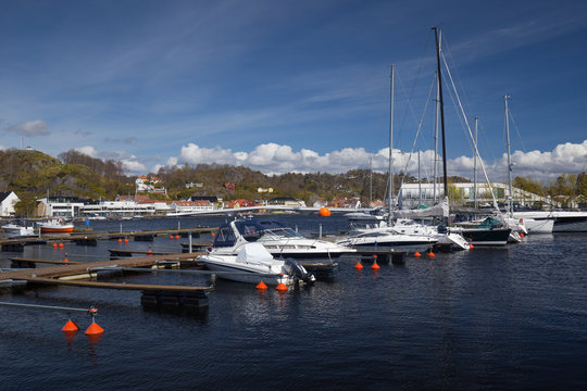 Mandal harbour with the Buen Cultural Centre and the footbridge in the background