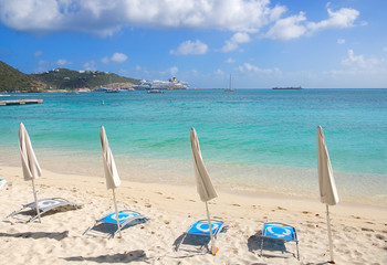 Fototapeta na wymiar Great Bay beach - Philipsburg Sint Maarten ( Saint Martin ) - Caribbean tropical island