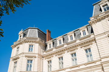 Fototapeta na wymiar Classic architecture of Paris