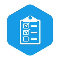  Icono plano clipboard en hexagono azul 