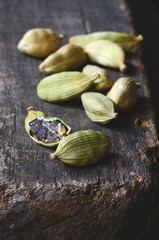 Green cardamon pods