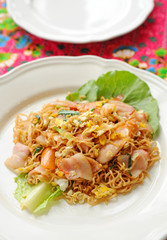 noodle and mix meat