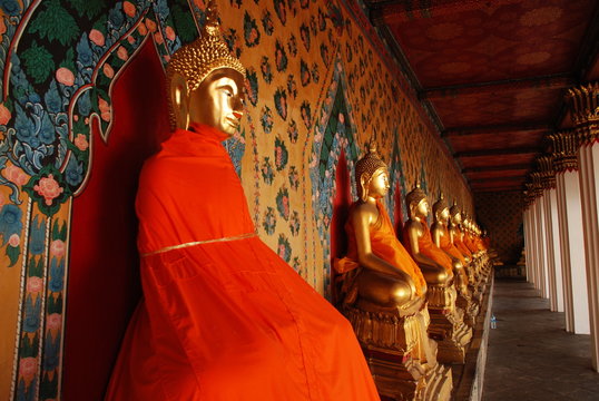 buddha statues