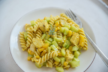 Curry Nudelsalat mit Hähnchen 