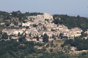 Fototapeta na wymiar Le village de Lacoste en Provence et les ruines du château du marquis de Sade, Vaucluse
