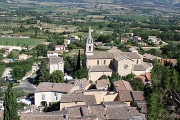 Fototapeta na wymiar Le village de Bonnieux en Provence dans le Vaucluse