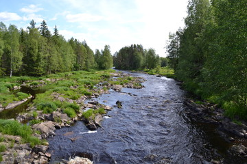 Wilder Fluß in Finnland
