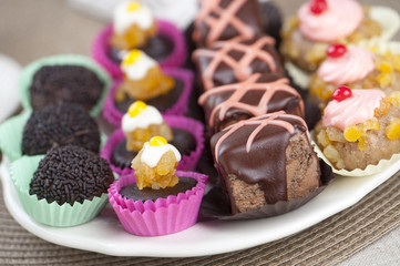 Tasty cupcakes on the plate