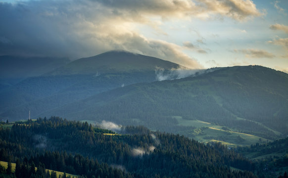 Storm clouds over mountains and the forest © Roman Rvachov